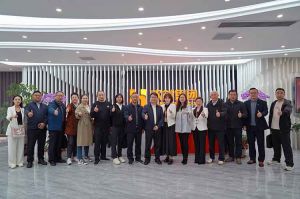 热烈欢迎新疆喀什人社局一行领导莅临华体会（中国）一站式服务平台集团指导