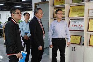 热烈欢迎市政府秘书长林兢一行莅临华体会（中国）一站式服务平台集团广西公司考察指导